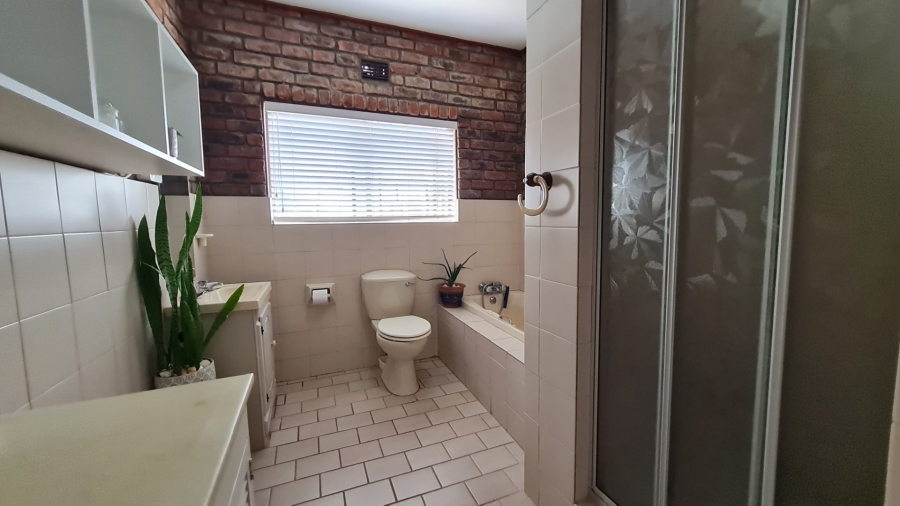 5 Bedroom Property for Sale in Dana Bay Western Cape